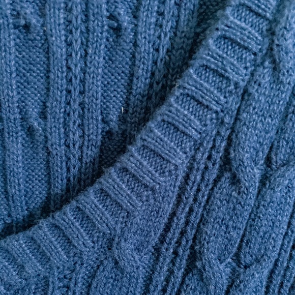 Royal-blue cable-knit v-neck sweater - Picture 3 of 3